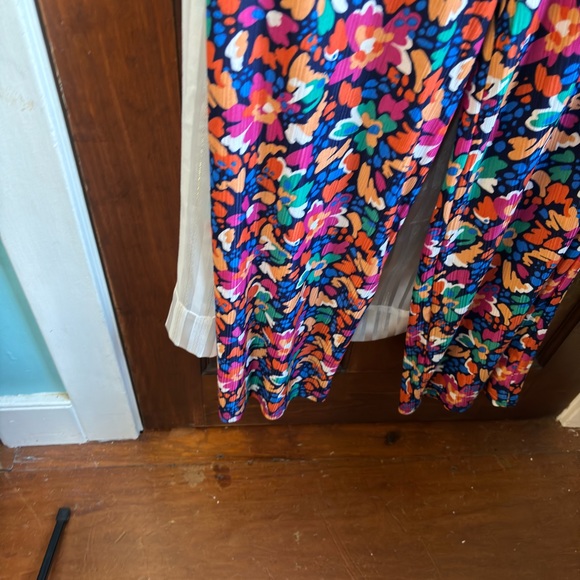 QED LONDON HALTERNECK MULTI FLORAL PLISSE JUMPSUIT NWOT - Picture 7 of 8